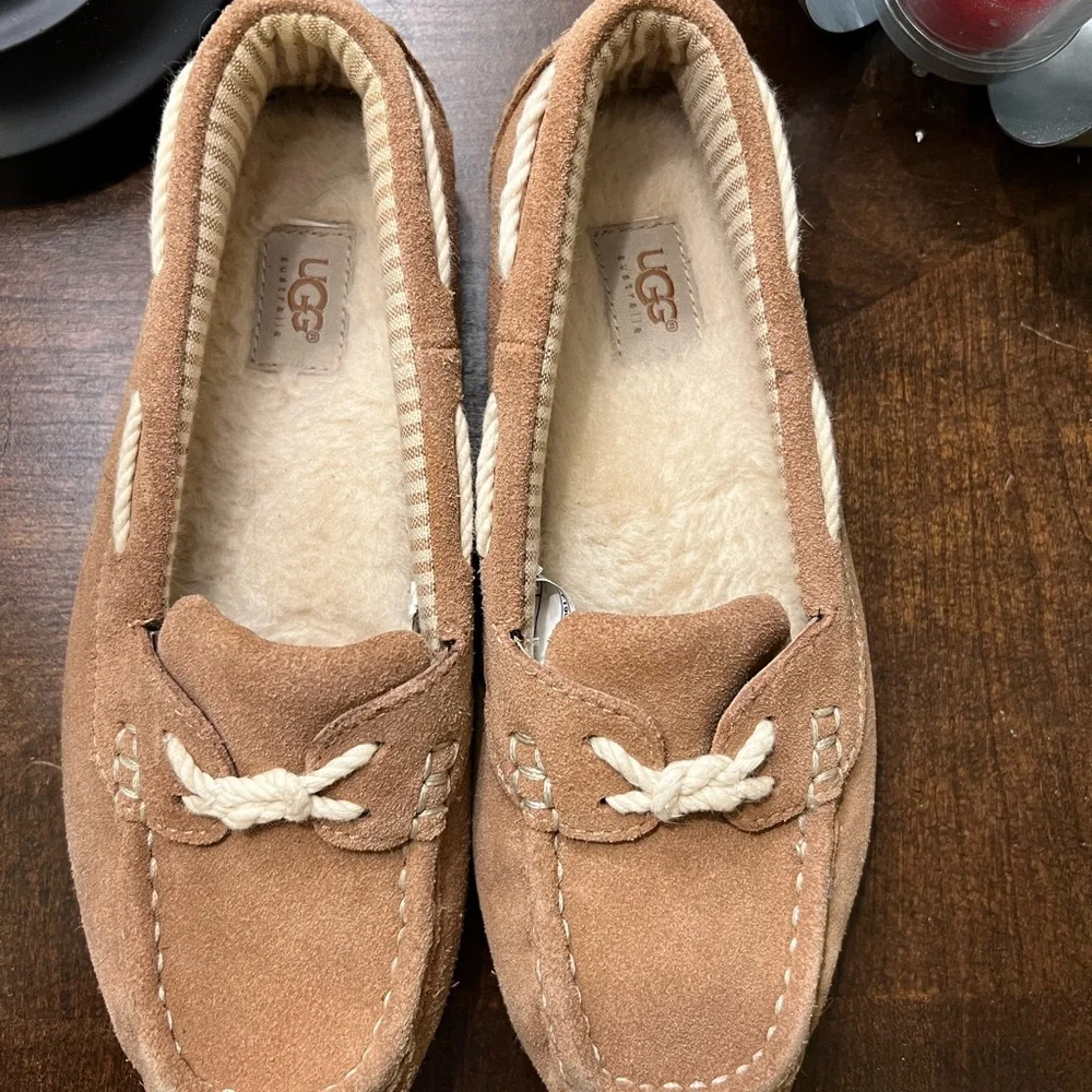 UGG Moccasin